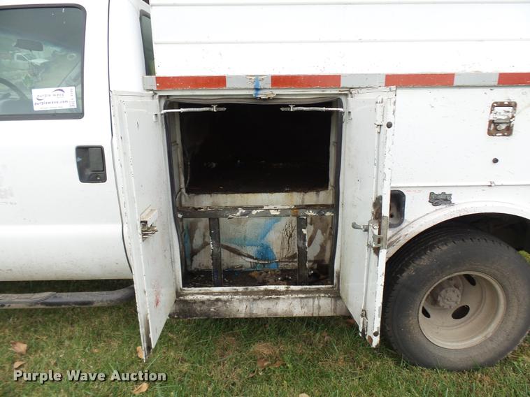 image for item L7149 2000 Ford F350 Super Duty XL utility truck