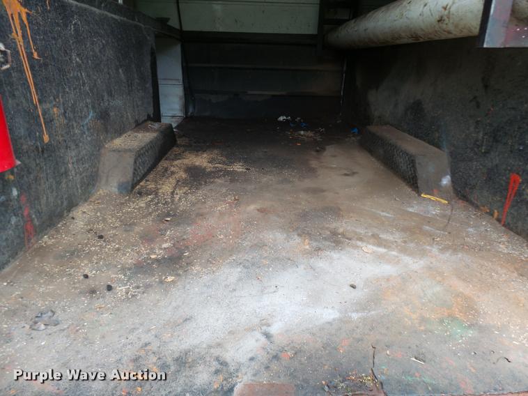 image for item L7149 2000 Ford F350 Super Duty XL utility truck