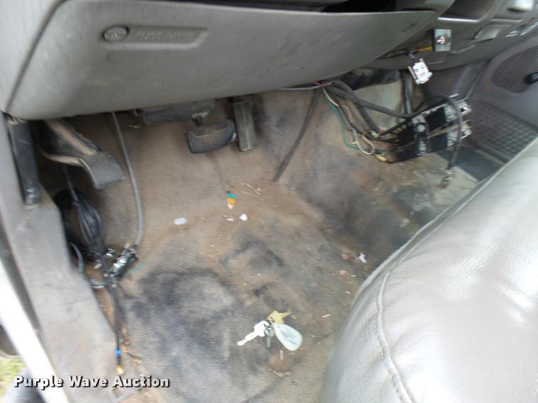 image for item L7149 2000 Ford F350 Super Duty XL utility truck