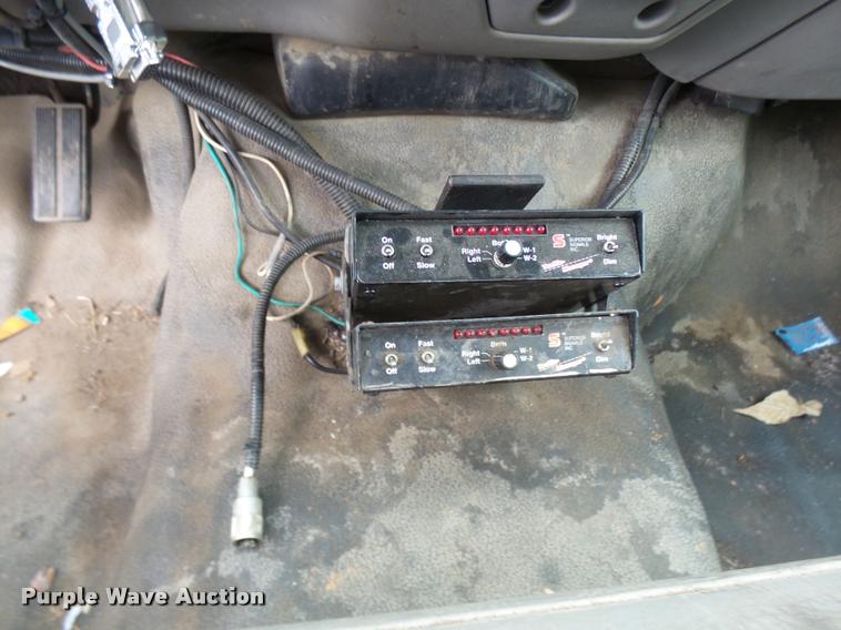 image for item L7149 2000 Ford F350 Super Duty XL utility truck