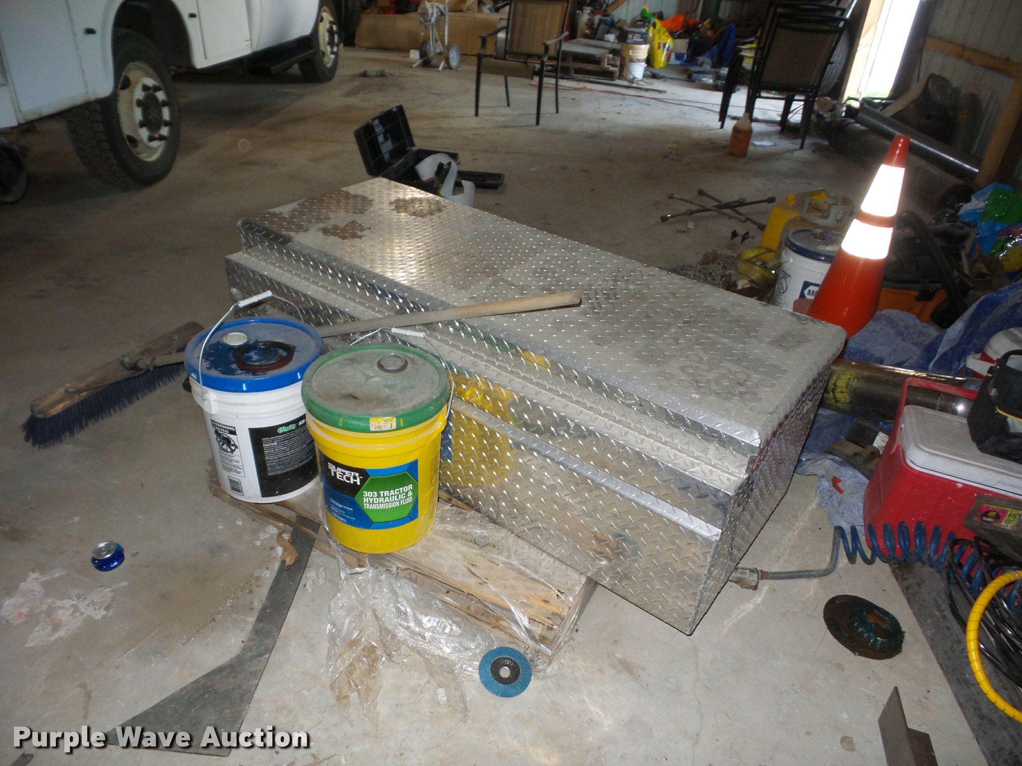 Tractor Supply toolbox in Richmond, MO Item L4457 sold Purple Wave