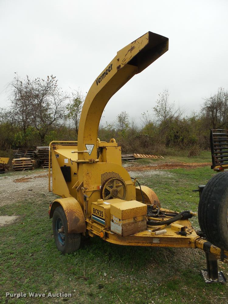 image for item BM9627 Vermeer BC935 wood chipper
