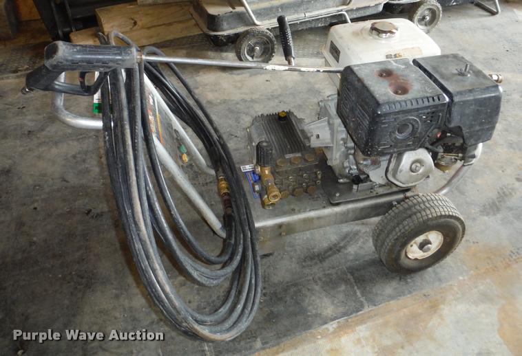 image for item CC9520 2006 Mi-T-M CA3504 pressure washer