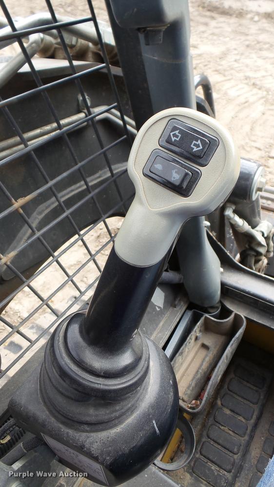 image for item DA2875 2011 New Holland C227 skid steer