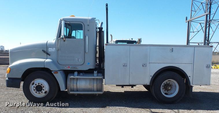 image for item DA3755 1999 Freightliner FLD112 service truck