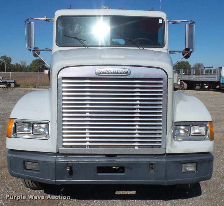 image for item DA3755 1999 Freightliner FLD112 service truck