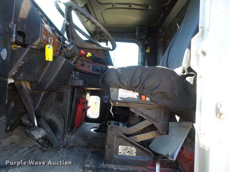 image for item DA3755 1999 Freightliner FLD112 service truck