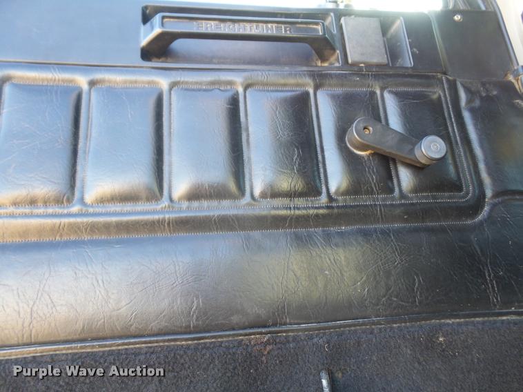 image for item DA3755 1999 Freightliner FLD112 service truck