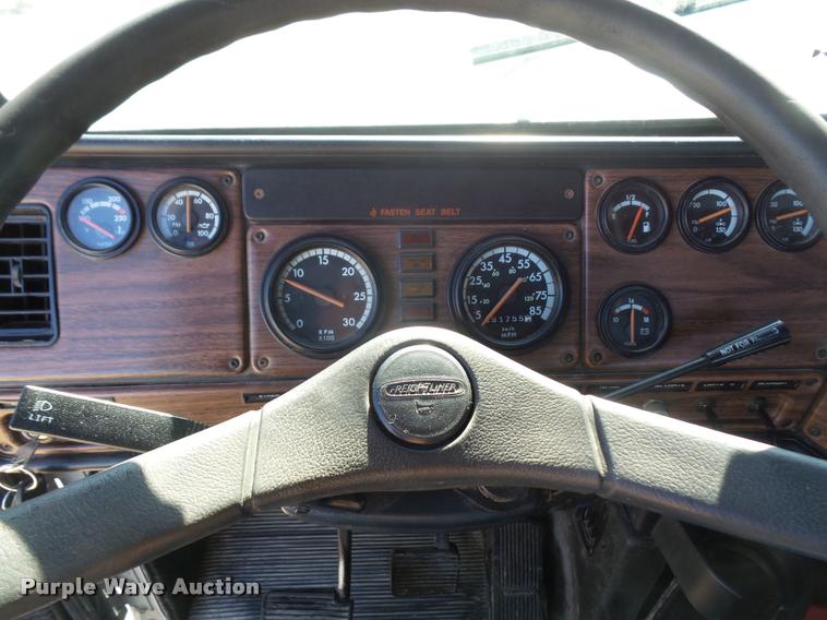 image for item DA3755 1999 Freightliner FLD112 service truck