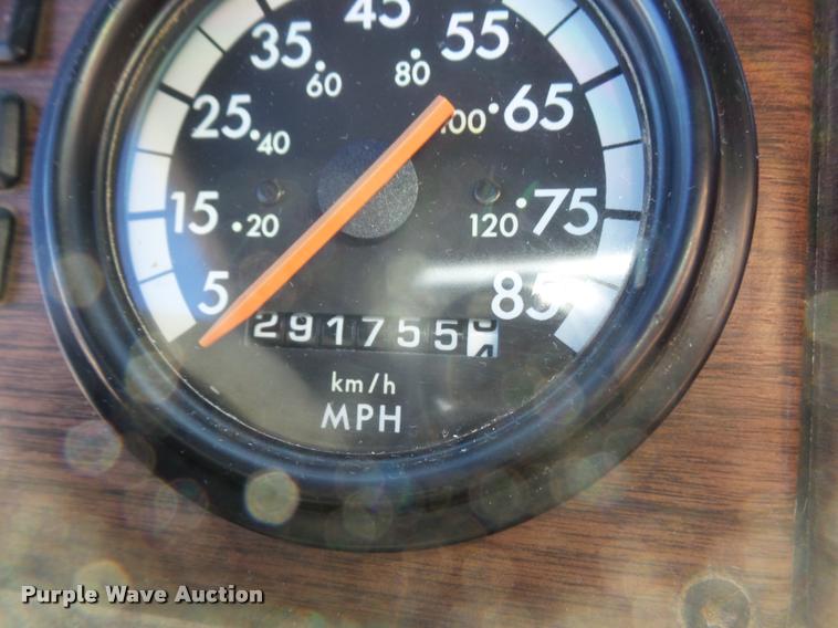 image for item DA3755 1999 Freightliner FLD112 service truck