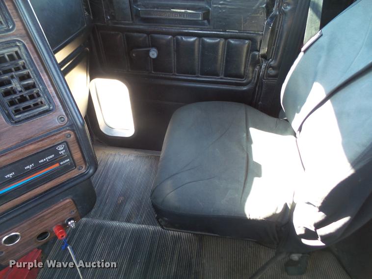 image for item DA3755 1999 Freightliner FLD112 service truck