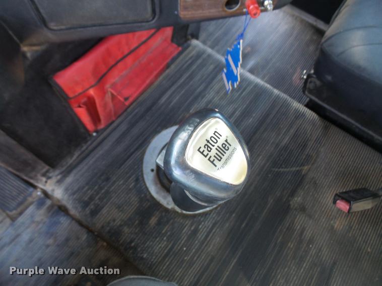 image for item DA3755 1999 Freightliner FLD112 service truck