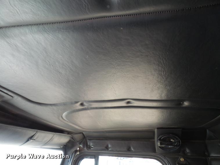 image for item DA3755 1999 Freightliner FLD112 service truck