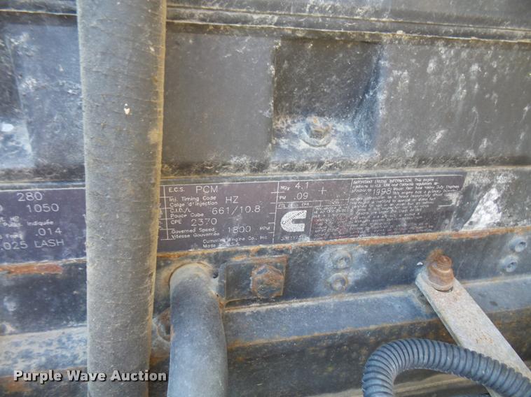 image for item DA3755 1999 Freightliner FLD112 service truck