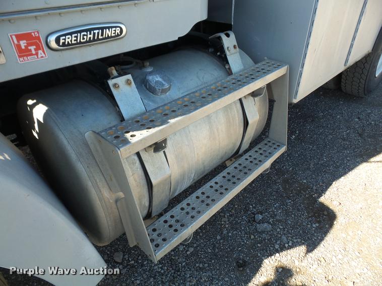 image for item DA3755 1999 Freightliner FLD112 service truck