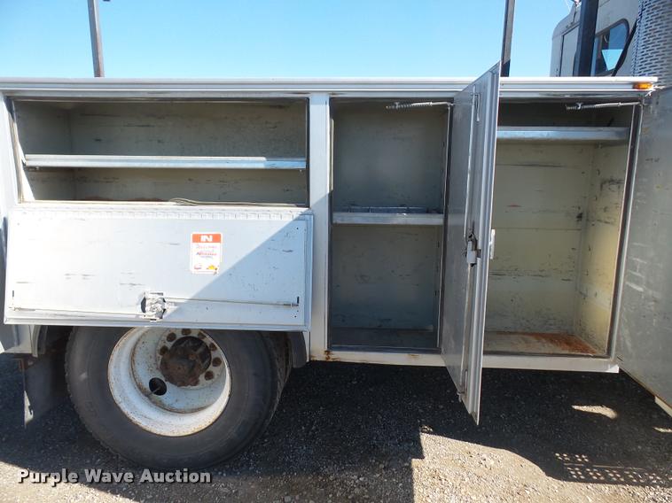 image for item DA3755 1999 Freightliner FLD112 service truck