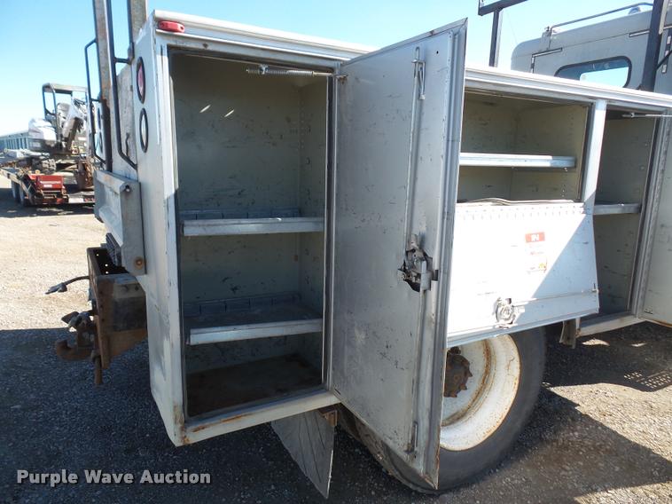 image for item DA3755 1999 Freightliner FLD112 service truck