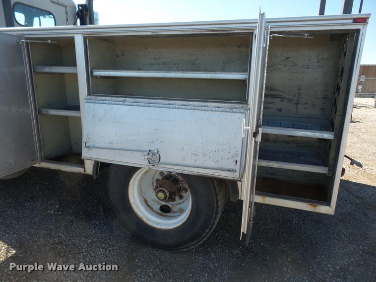 image for item DA3755 1999 Freightliner FLD112 service truck