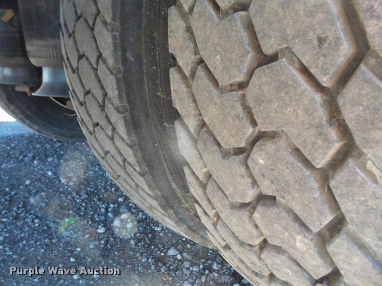 image for item DA3755 1999 Freightliner FLD112 service truck