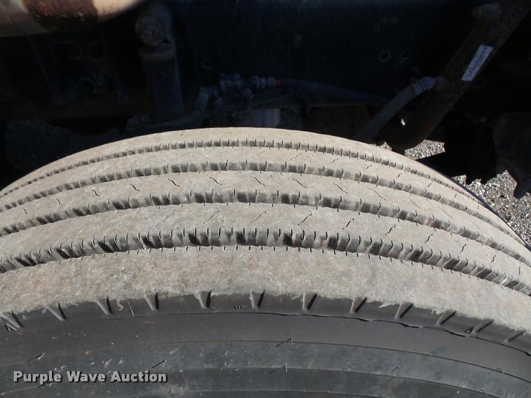 image for item DA3755 1999 Freightliner FLD112 service truck