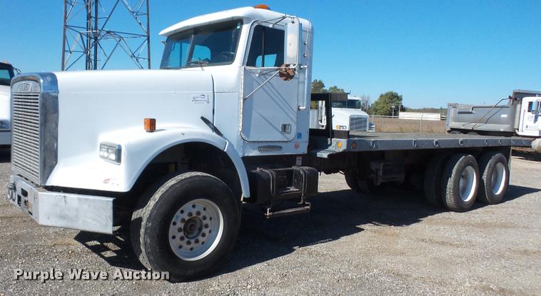 image for item DA3766 1993 Freightliner FLD120SD flatbed truck
