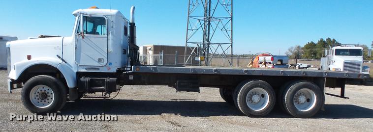 image for item DA3766 1993 Freightliner FLD120SD flatbed truck