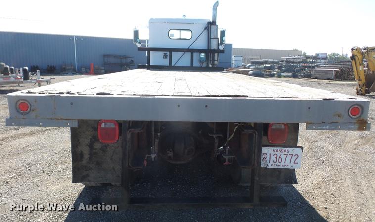 image for item DA3766 1993 Freightliner FLD120SD flatbed truck