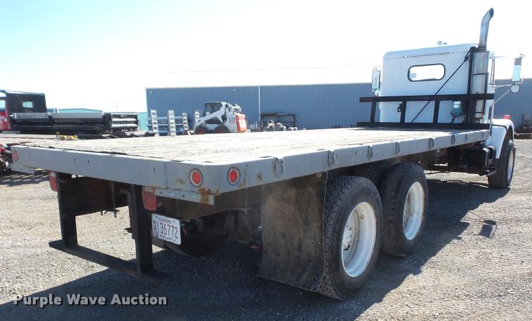 image for item DA3766 1993 Freightliner FLD120SD flatbed truck