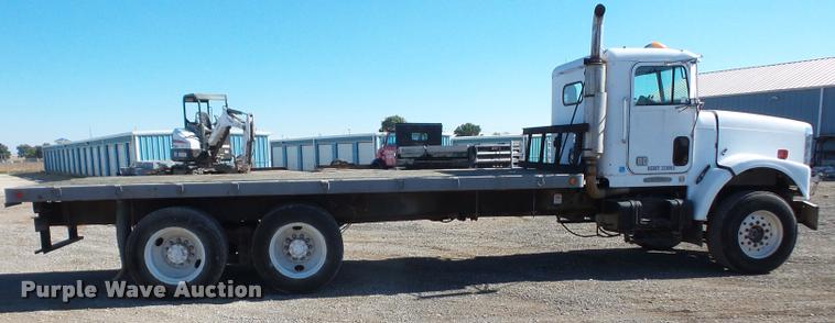 image for item DA3766 1993 Freightliner FLD120SD flatbed truck