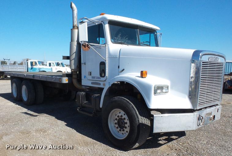 image for item DA3766 1993 Freightliner FLD120SD flatbed truck