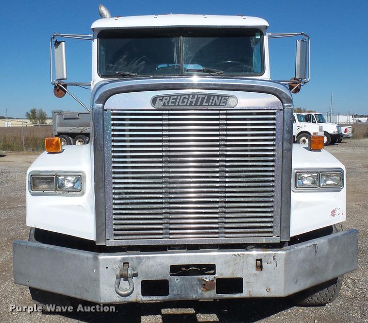 image for item DA3766 1993 Freightliner FLD120SD flatbed truck