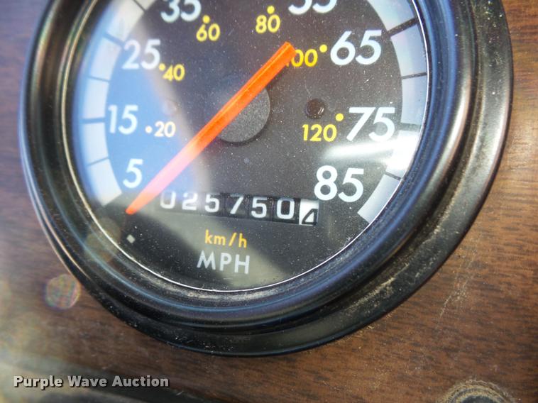 image for item DA3766 1993 Freightliner FLD120SD flatbed truck