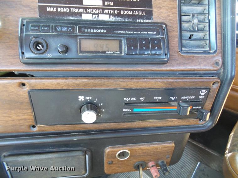 image for item DA3766 1993 Freightliner FLD120SD flatbed truck