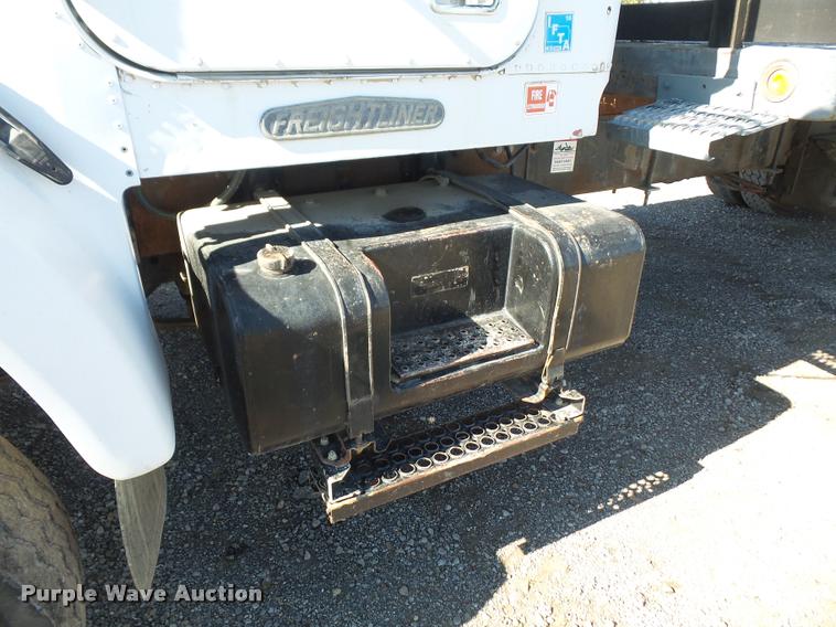 image for item DA3766 1993 Freightliner FLD120SD flatbed truck