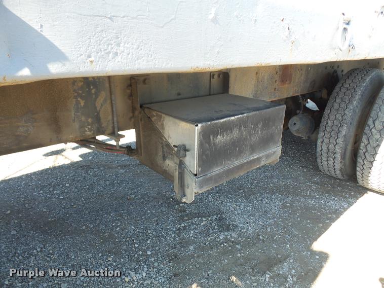 image for item DA3766 1993 Freightliner FLD120SD flatbed truck