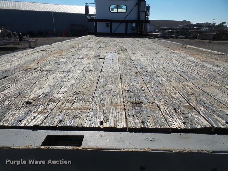 image for item DA3766 1993 Freightliner FLD120SD flatbed truck