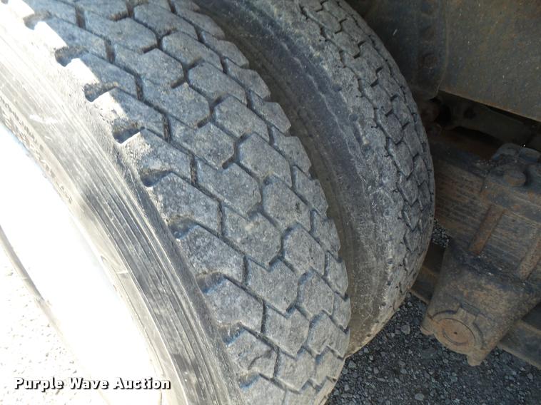 image for item DA3766 1993 Freightliner FLD120SD flatbed truck