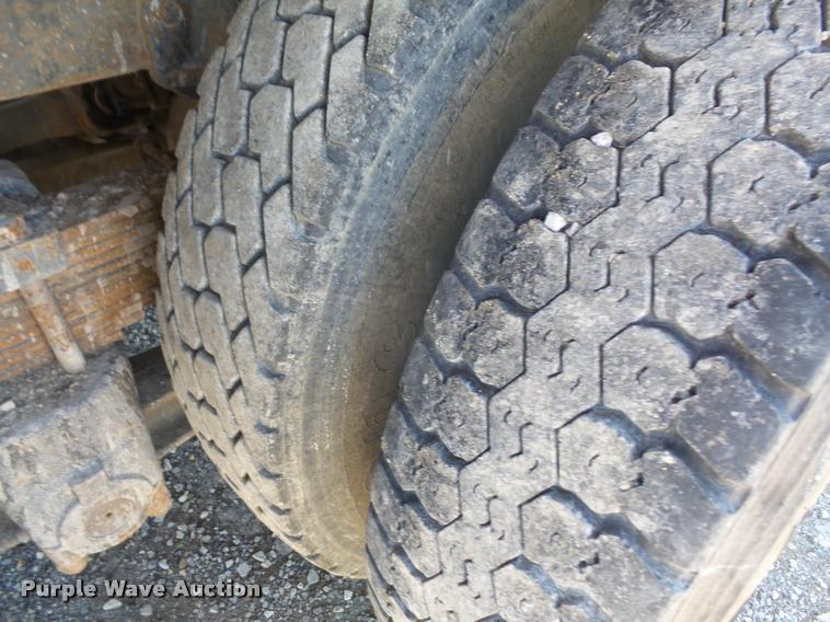 image for item DA3766 1993 Freightliner FLD120SD flatbed truck