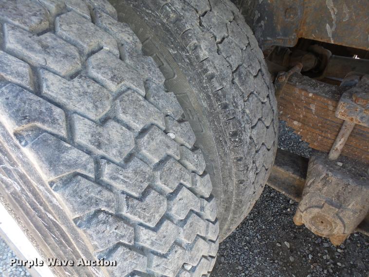 image for item DA3766 1993 Freightliner FLD120SD flatbed truck