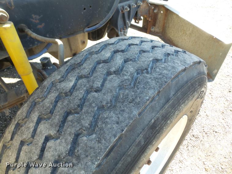 image for item DA3766 1993 Freightliner FLD120SD flatbed truck