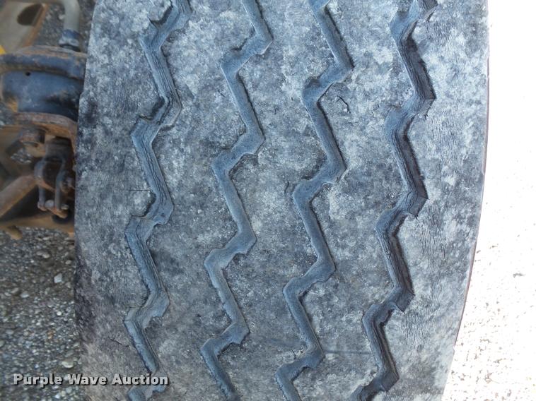 image for item DA3766 1993 Freightliner FLD120SD flatbed truck