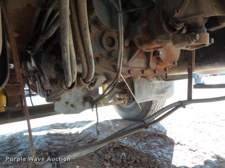 image for item DA3766 1993 Freightliner FLD120SD flatbed truck