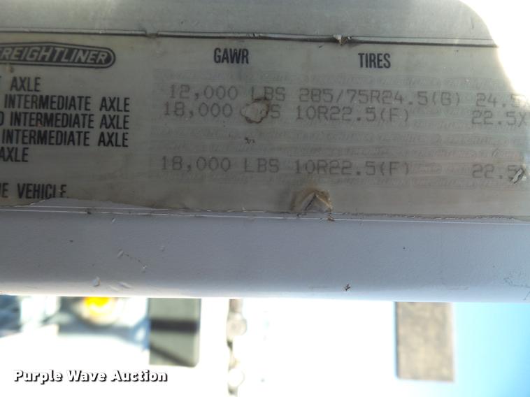 image for item DA3766 1993 Freightliner FLD120SD flatbed truck