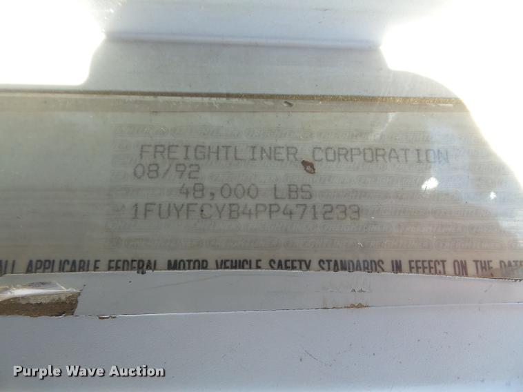 image for item DA3766 1993 Freightliner FLD120SD flatbed truck