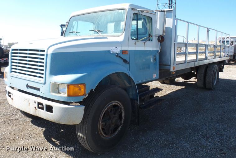 image for item DA3767 1995 International 4900 flatbed truck