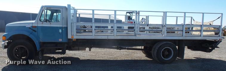 image for item DA3767 1995 International 4900 flatbed truck