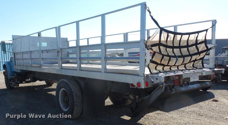 image for item DA3767 1995 International 4900 flatbed truck