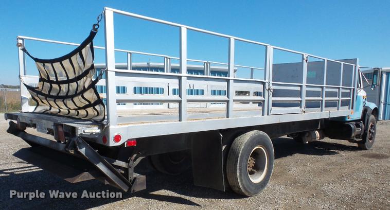 image for item DA3767 1995 International 4900 flatbed truck