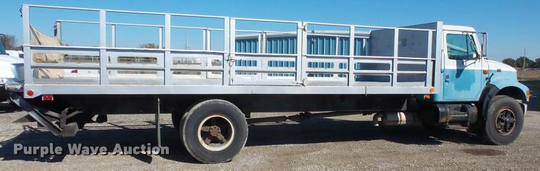 image for item DA3767 1995 International 4900 flatbed truck