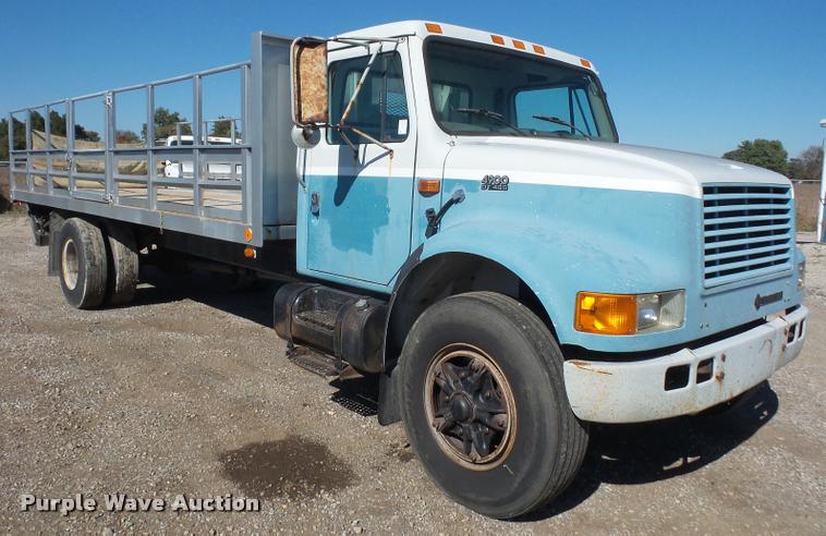 image for item DA3767 1995 International 4900 flatbed truck